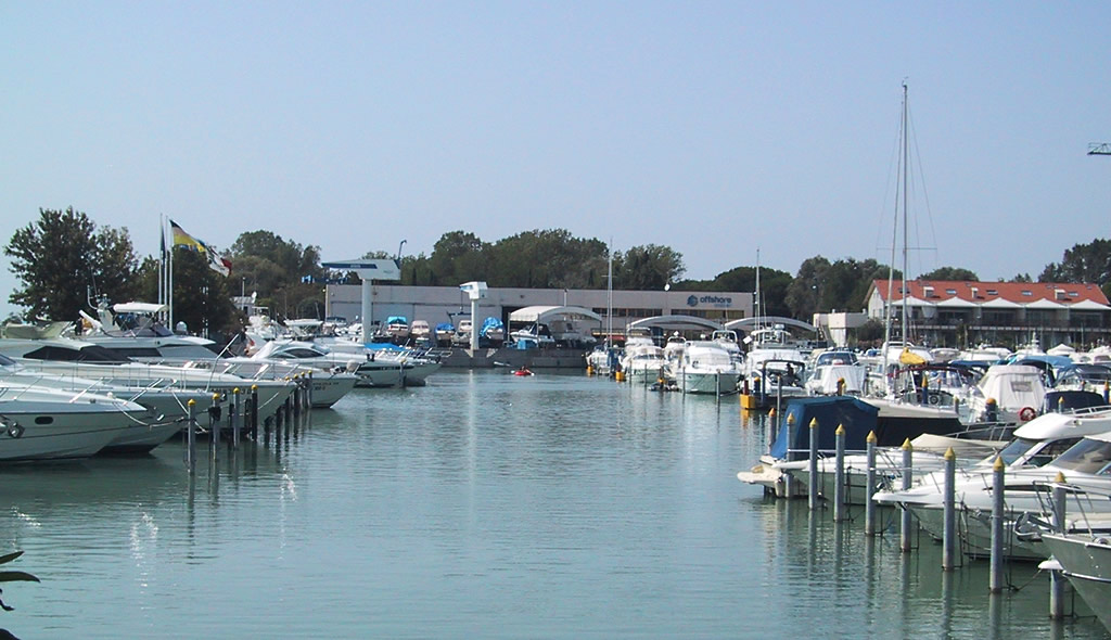 Vista dell'Offshore nel Porto turistico Marina Uno